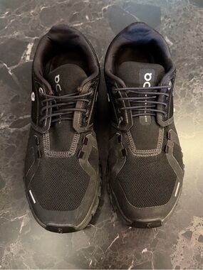 ON Cloud Black Sneakers